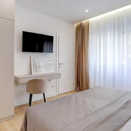 Hugo 2 Apartment Split