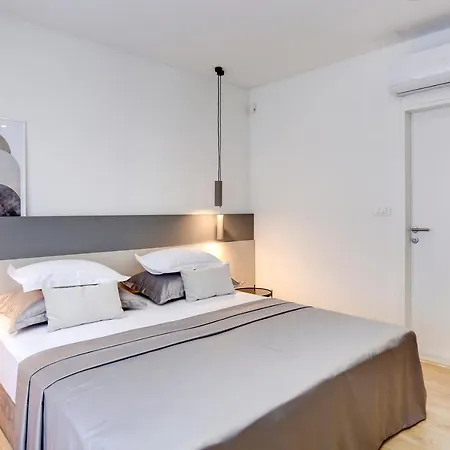 Hugo 2 Apartment